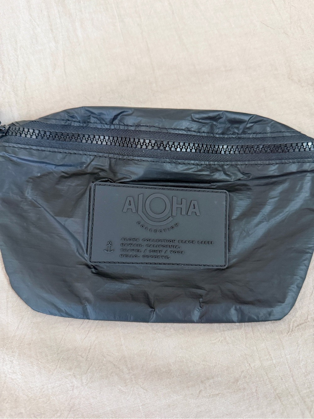 ALOHAS Black Men’s Belt Bag with Logo Patch